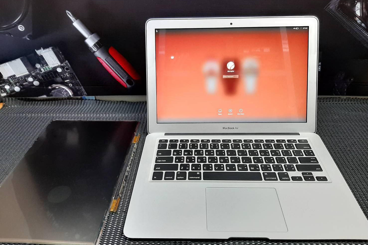 how to clean a macbook ari screen how to clean a macbook ari screen